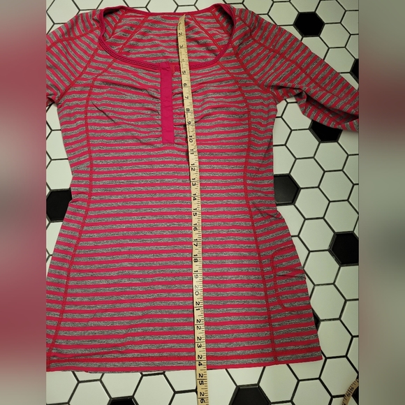Lululemon henley - Picture 6 of 6